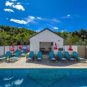 Niko Apartment Trogir